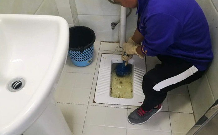 麦盖提疏通蹲坑