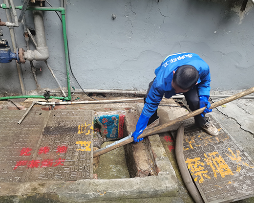 麦盖提清掏化粪池